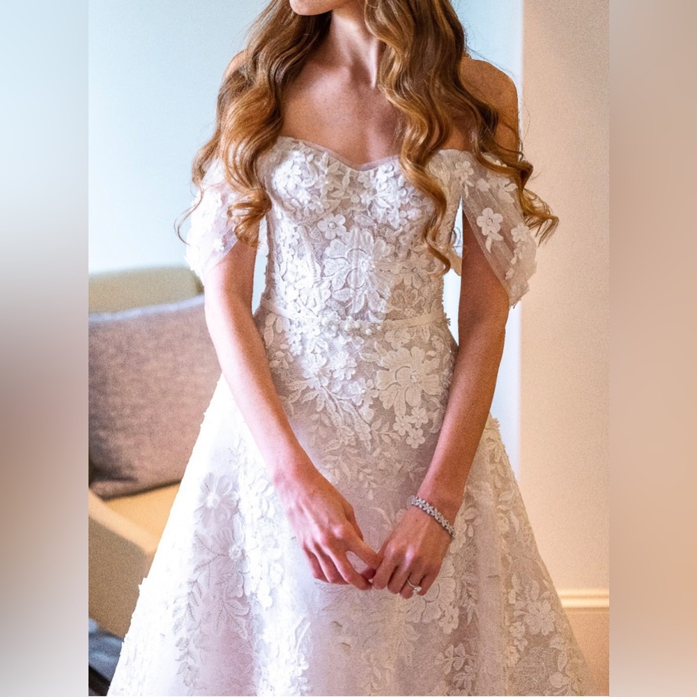 Mira Zwillinger Excellent Condition Wedding Gown